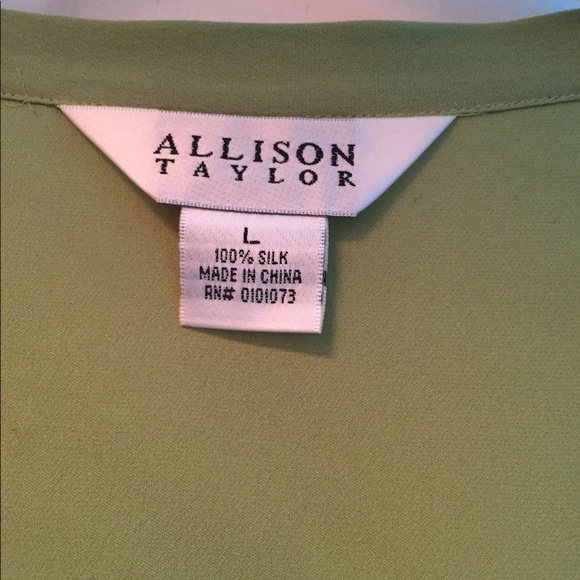 Blouse 🍀 - Picture 3 of 4